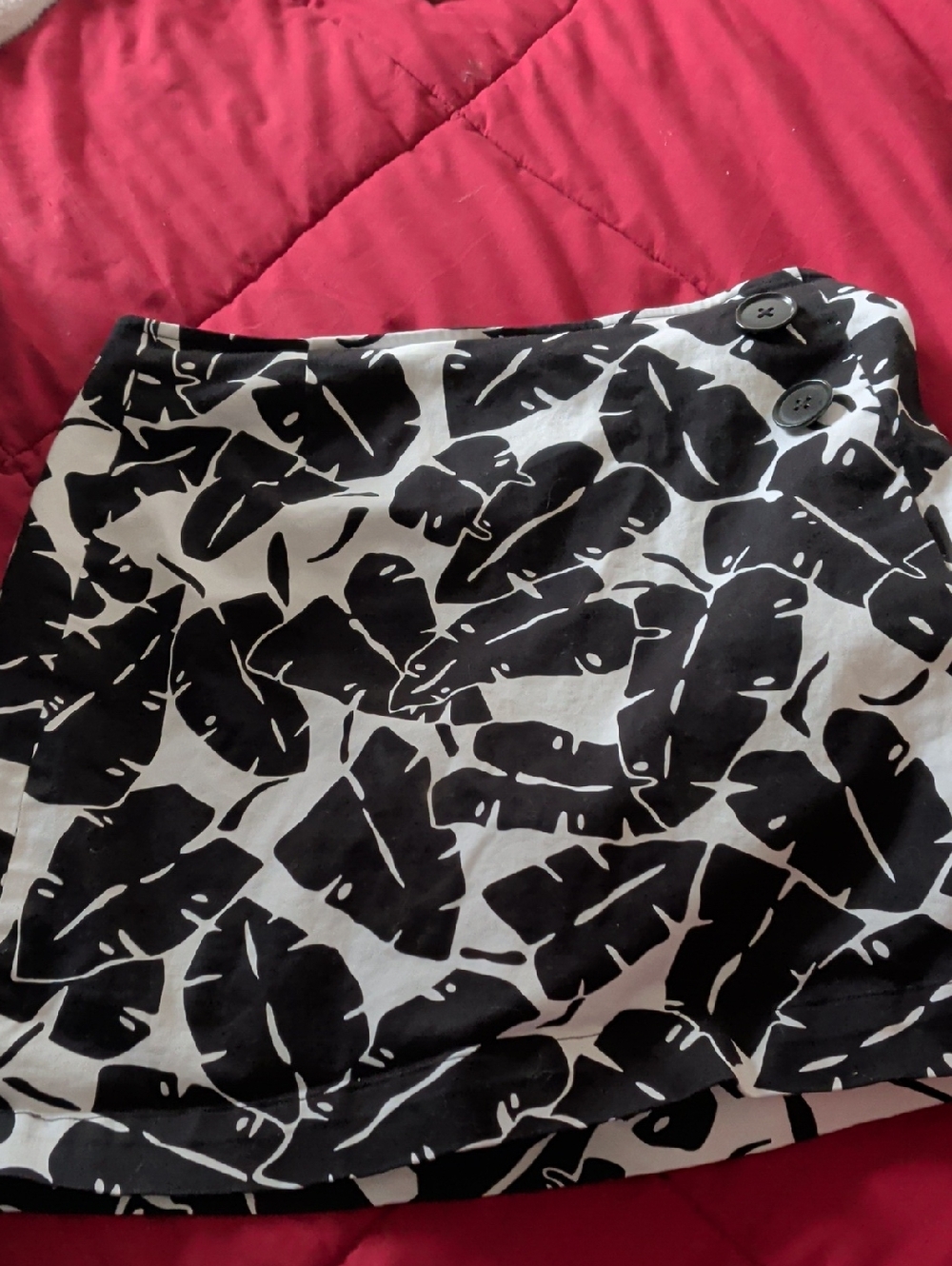 Harolds Black and White Leaf Print Mini Skirt